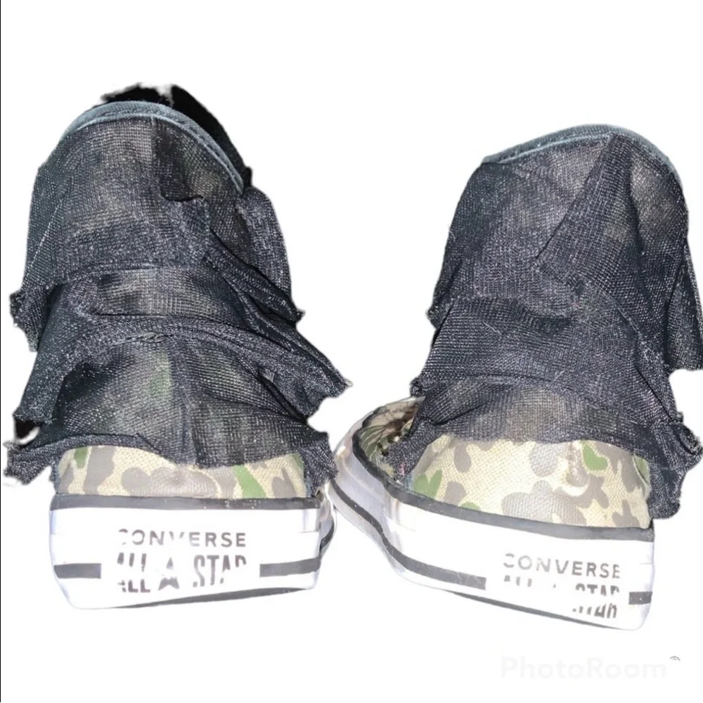 Converse girls camo